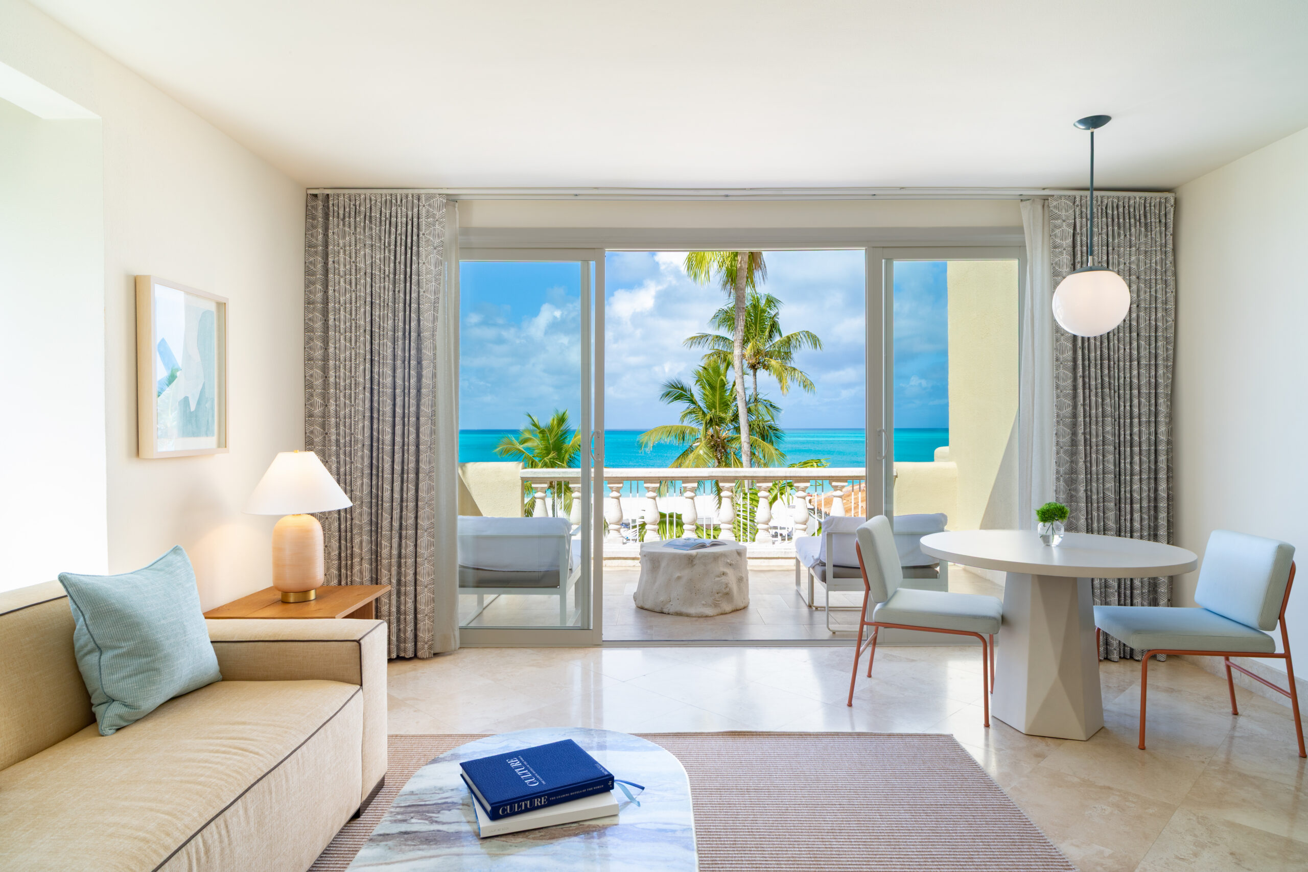 HotelLuxuryOneBedroom LivingArea2 Image